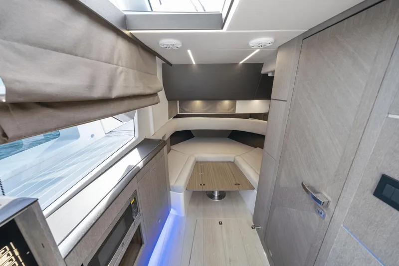 Slide: The Image of Galeon 375 GTO 2025 - 49