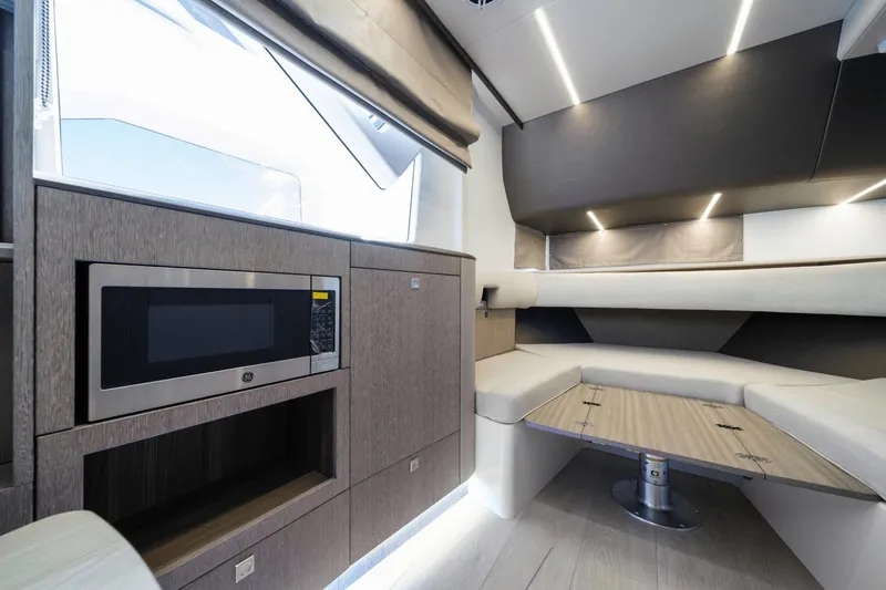 Slide: The Image of Galeon 375 GTO 2025 - 51