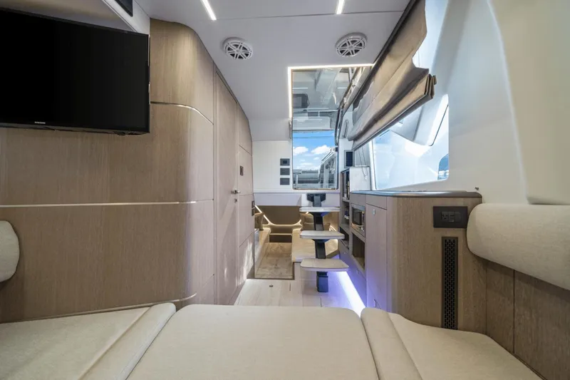 Slide: The Image of Galeon 375 GTO 2025 - 53