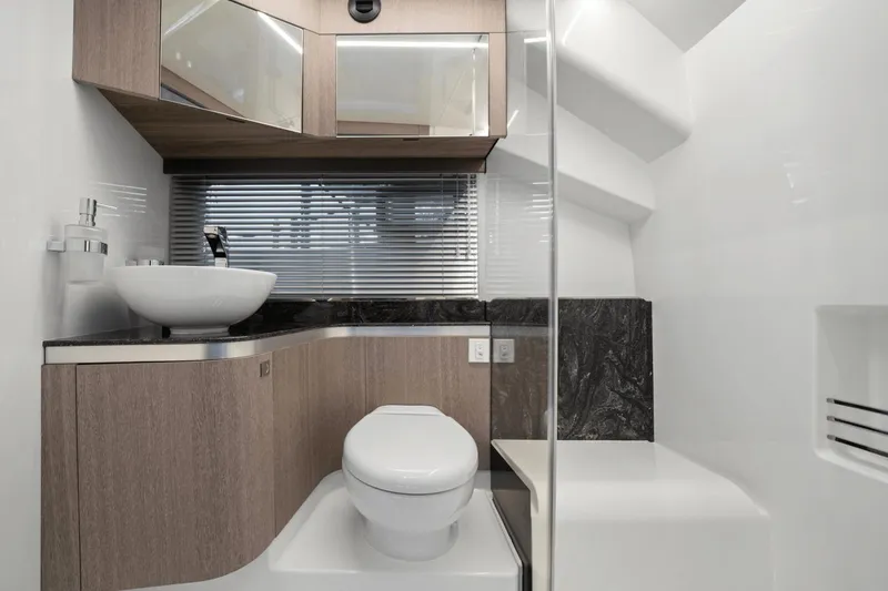 Slide: The Image of Galeon 375 GTO 2025 - 54