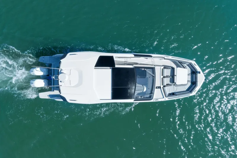 Slide: The Image of Galeon 375 GTO 2025 - 6