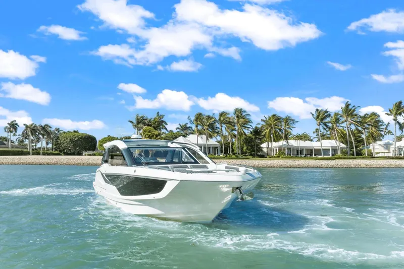 Slide: The Image of Galeon 375 GTO 2025 - 9