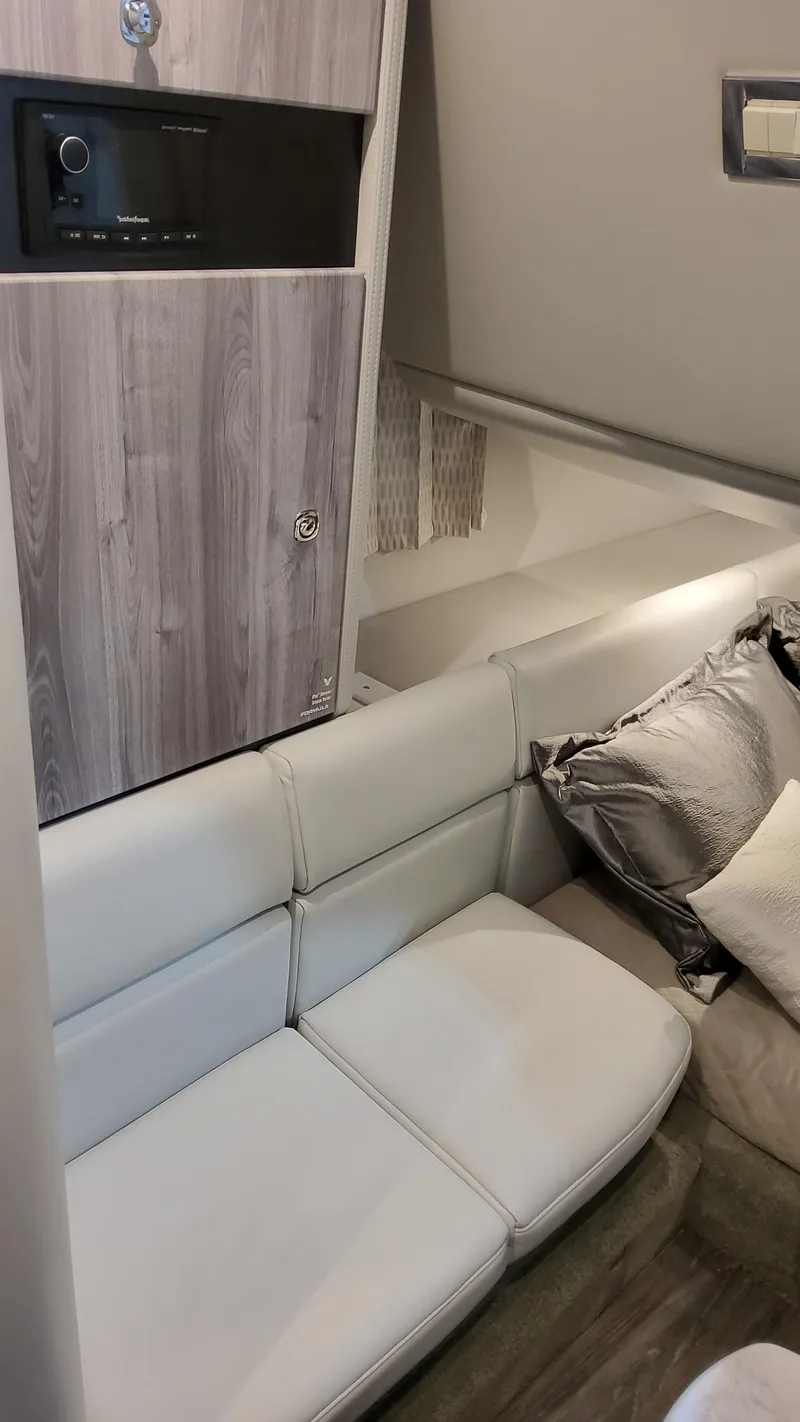 Slide: The Image of Formula 350 Crossover Bowrider I/O 2025 - 50