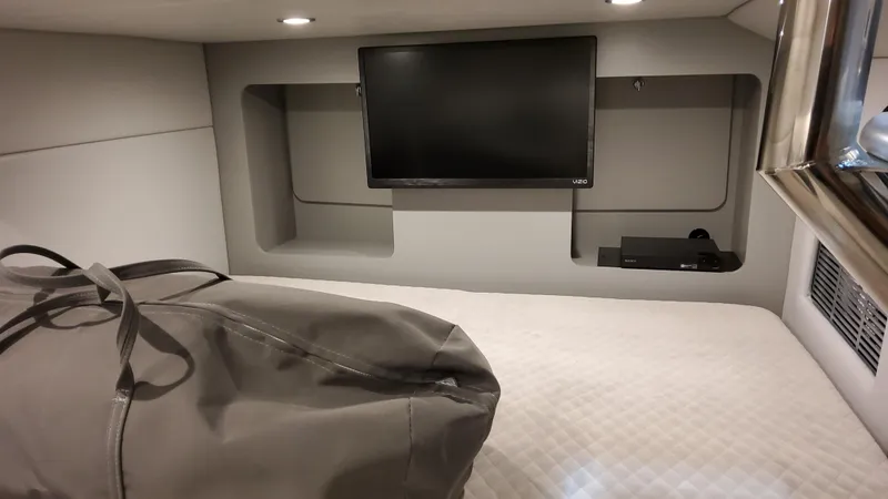 Slide: The Image of Formula 350 Crossover Bowrider I/O 2025 - 52