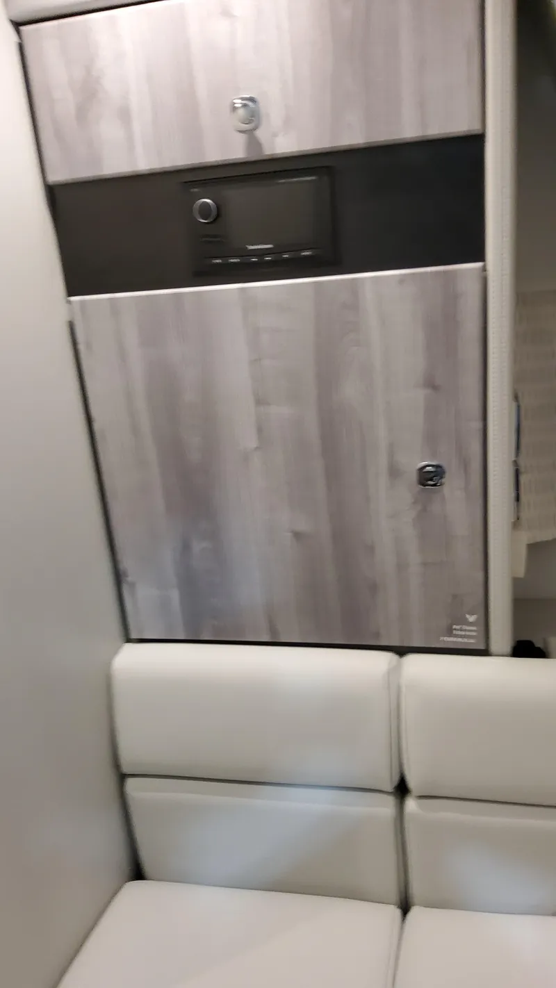 Slide: The Image of Formula 350 Crossover Bowrider I/O 2025 - 53