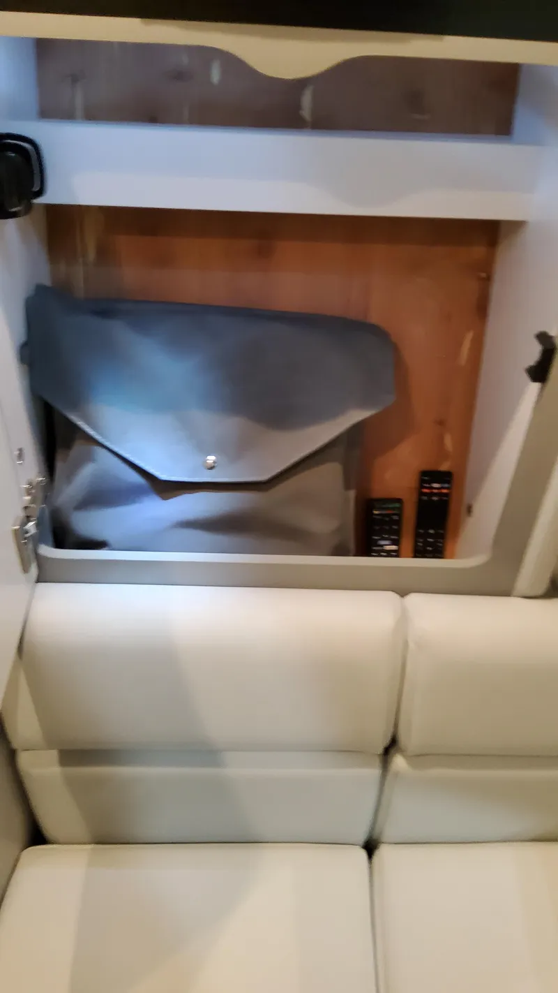 Slide: The Image of Formula 350 Crossover Bowrider I/O 2025 - 54