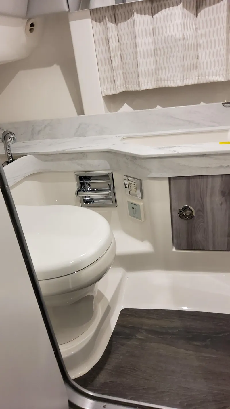 Slide: The Image of Formula 350 Crossover Bowrider I/O 2025 - 56