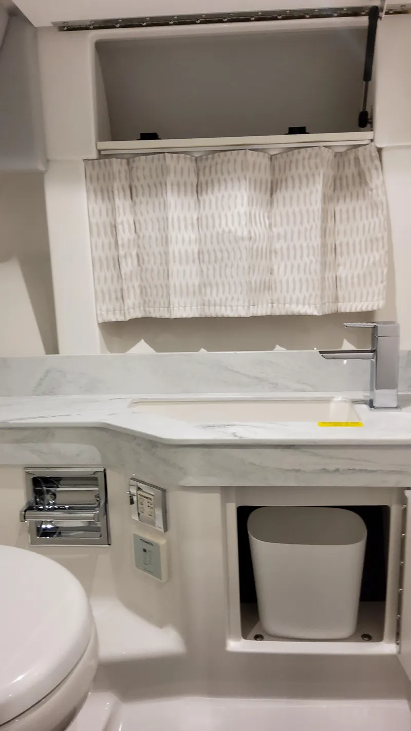 Slide: The Image of Formula 350 Crossover Bowrider I/O 2025 - 58