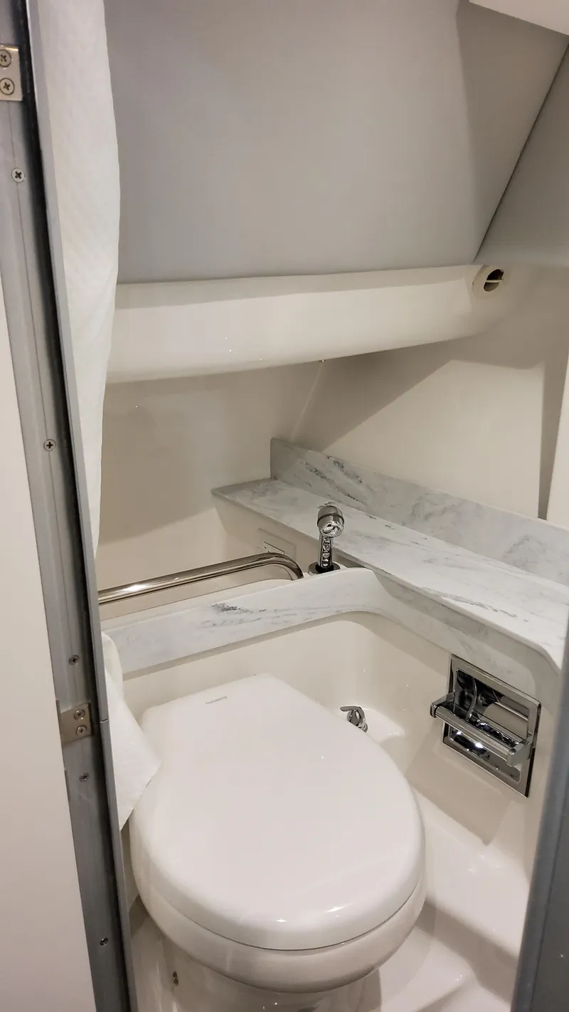 Slide: The Image of Formula 350 Crossover Bowrider I/O 2025 - 59