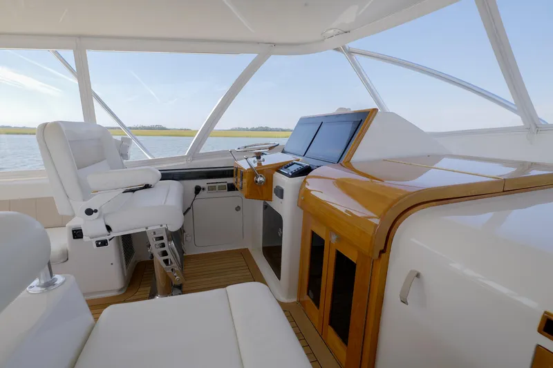 Slide: The Image of Donzi 58 Legal Holiday - Exterior Helm Area - 24