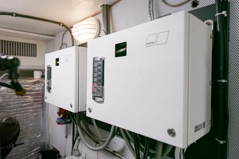 Slide: The Image of Donzi 58 Express 2005 - 59