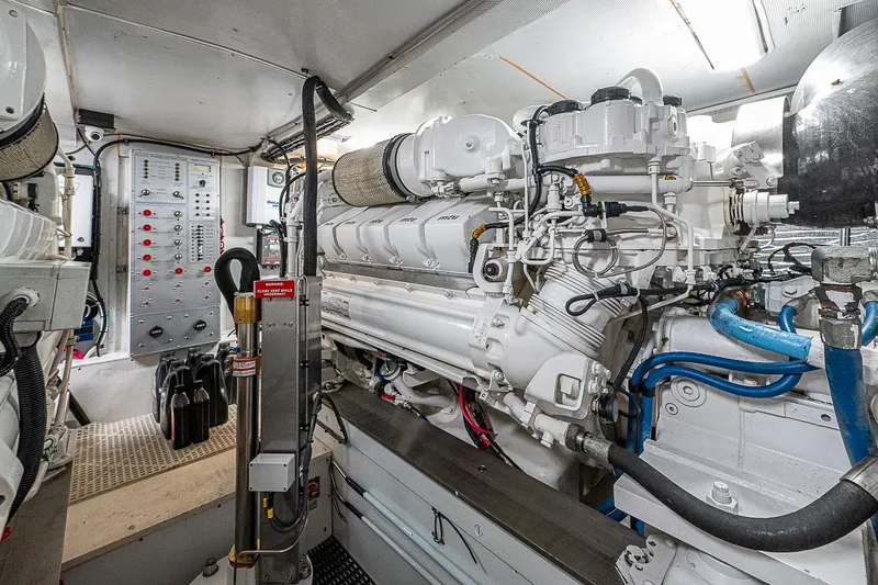 Slide: The Image of Donzi 58 Express 2005 - 61