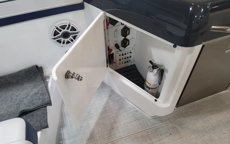 Slide: The Image of Formula 310 Bowrider OB 2025 - 50