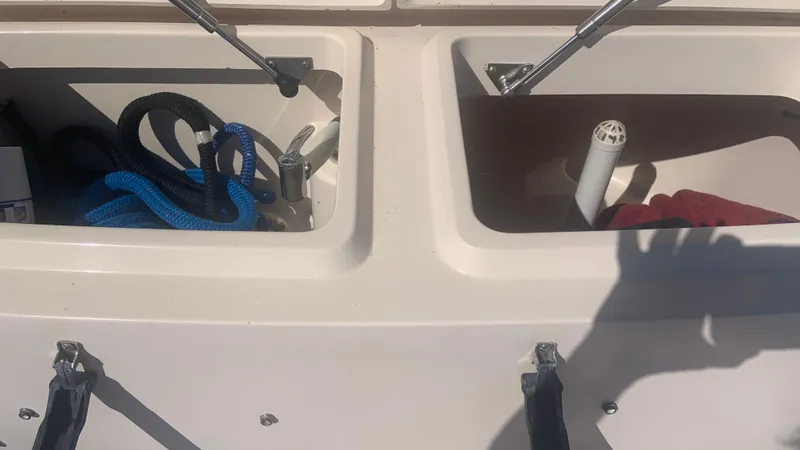 Slide: The Image of Grady-White 360 Express 2006 - 50