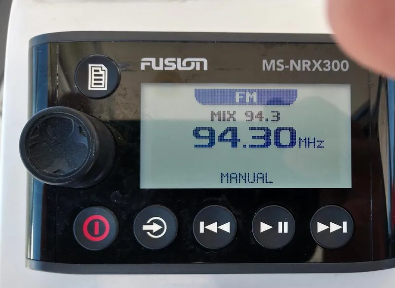 Slide: The Image of Fusion MS-NRX300 radio display showing FM station 94.30 MHz on Intrepid 310 WA, 2009 model. - 18