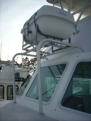 Slide: The Image of A 2000 Duffy Flybridge Sportfisherman with a liferaft mounted on the roof. - 46