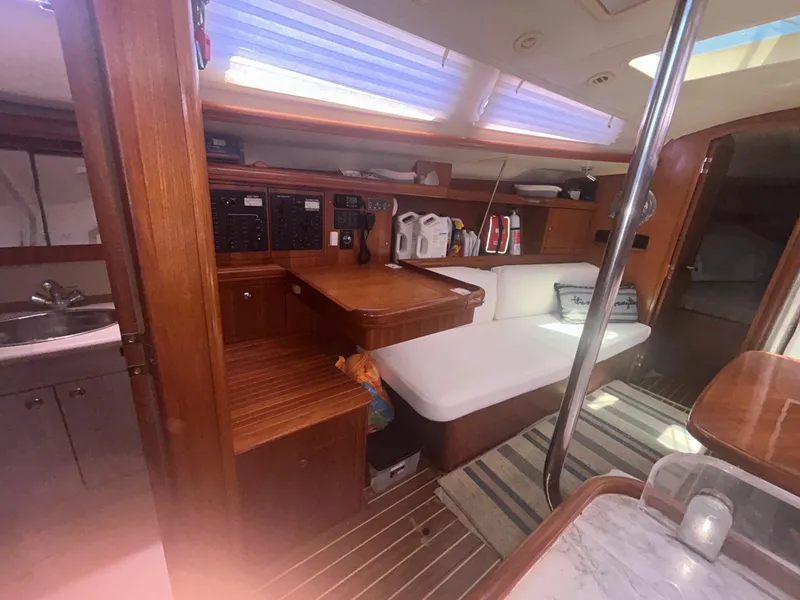 Slide: The Image of Control panel and radio equipment on a 2006 Hunter 38 sailboat. - 30