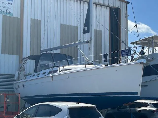 Slide: The Image of Manufacturer Provided Image: Hunter 38 - 4