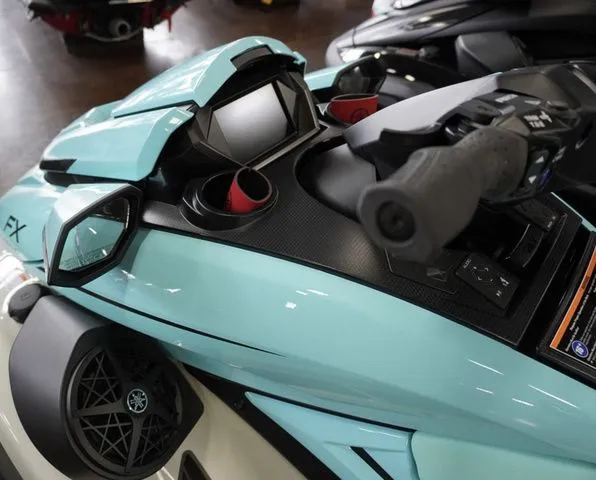 Slide: The Image of Yamaha FX Cruiser HO 2025 - 11