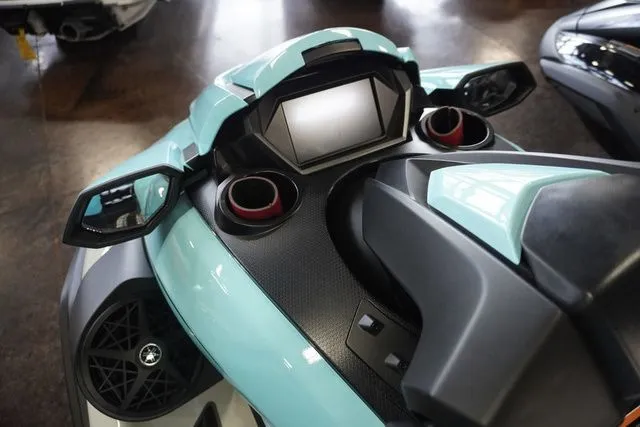 Slide: The Image of Yamaha FX Cruiser HO 2025 - 12