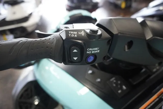 Slide: The Image of Yamaha FX Cruiser HO 2025 - 13