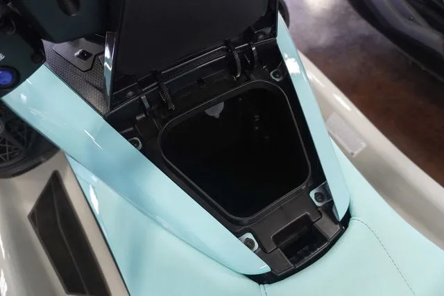 Slide: The Image of Yamaha FX Cruiser HO 2025 - 17