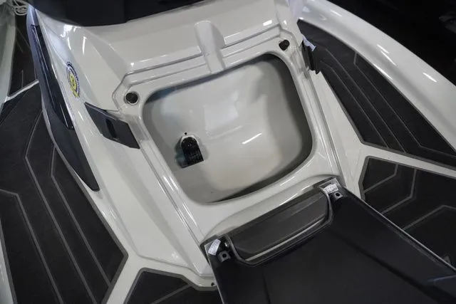 Slide: The Image of Yamaha FX Cruiser HO 2025 - 18