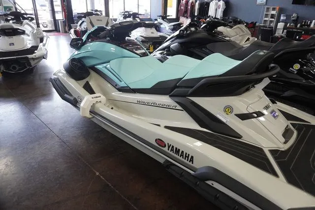 Slide: The Image of Yamaha FX Cruiser HO 2025 - 6