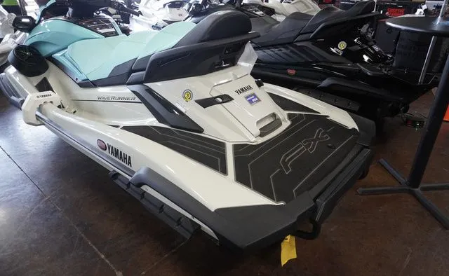 Slide: The Image of Yamaha FX Cruiser HO 2025 - 7