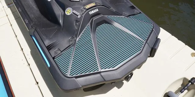 Slide: The Image of Yamaha JetBlaster DLX 2-Up 2025 - 10