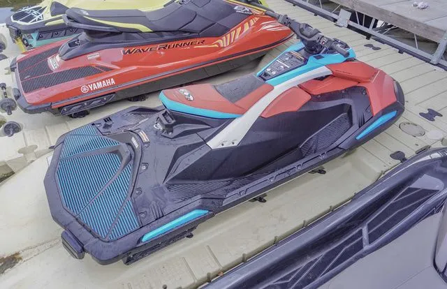 Slide: The Image of Yamaha JetBlaster DLX 2-Up 2025 - 4