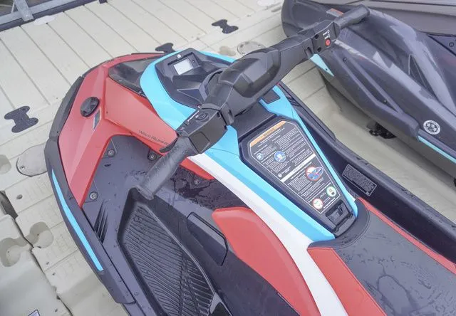 Slide: The Image of Yamaha JetBlaster DLX 2-Up 2025 - 5