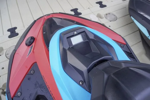 Slide: The Image of Yamaha JetBlaster DLX 2-Up 2025 - 6