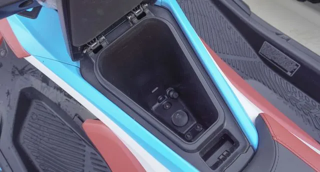 Slide: The Image of Yamaha JetBlaster DLX 2-Up 2025 - 7