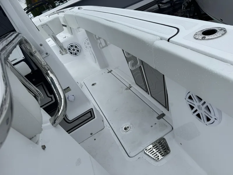 Slide: The Image of 2025 Wellcraft 263 Fisherman boat interior, featuring sleek white deck and modern fittings. - 15