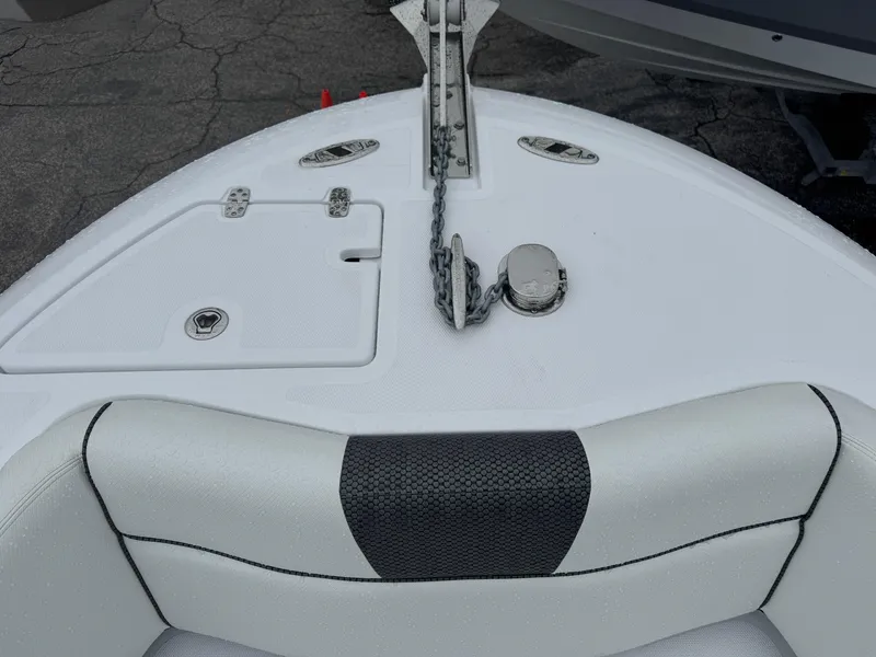 Slide: The Image of Bow of 2025 Wellcraft 263 Fisherman boat with anchor and seating. - 20