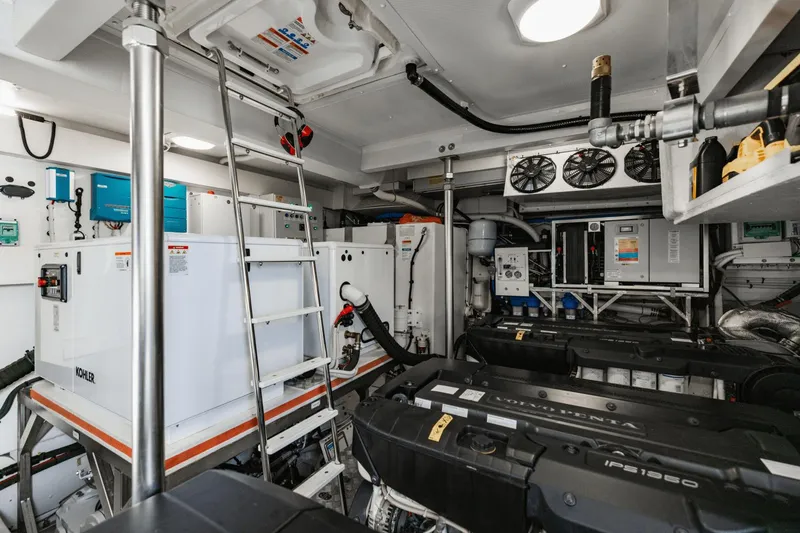 Slide: The Image of Azimut 78 2023 - 124