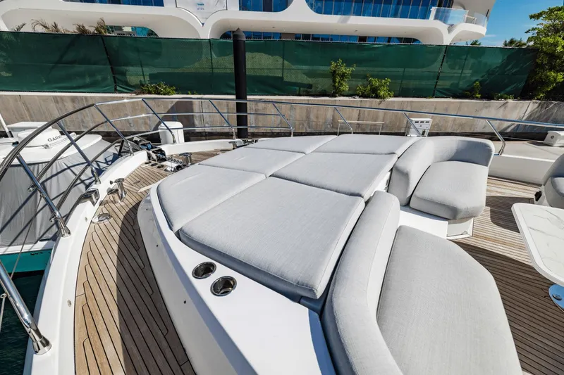 Slide: The Image of Azimut 78 2023 - 17