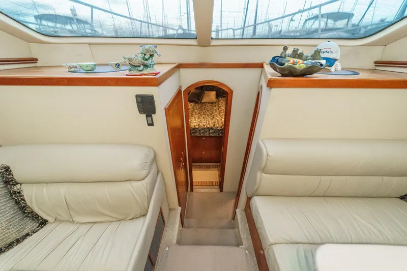 Slide: The Image of Interior of 2006 Cruisers 415 yacht with beige seating and decorative items. - 25