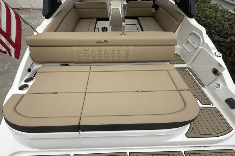 Slide: The Image of Sea Ray 270 SDX OB 2022 - 10