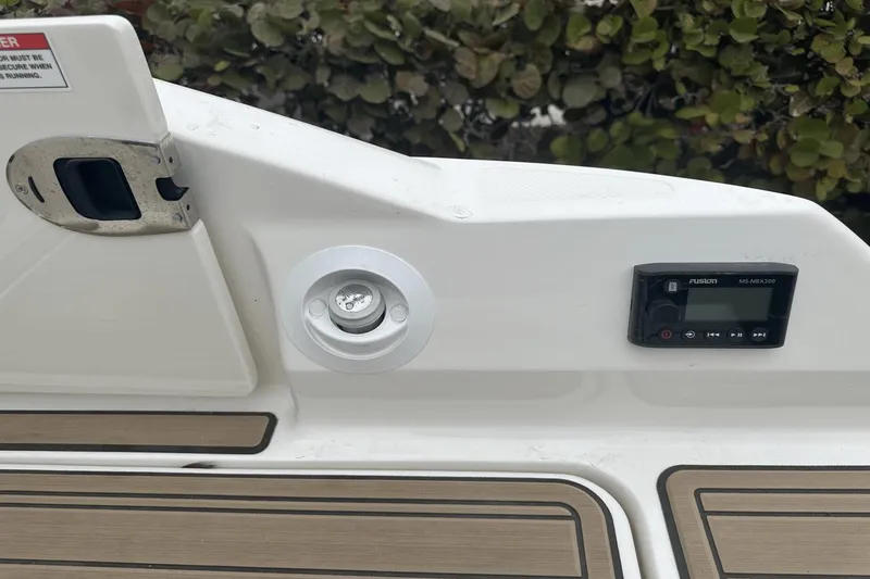 Slide: The Image of Sea Ray 270 SDX OB 2022 - 12