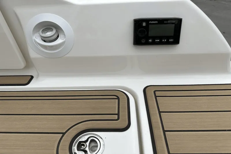 Slide: The Image of Sea Ray 270 SDX OB 2022 - 13
