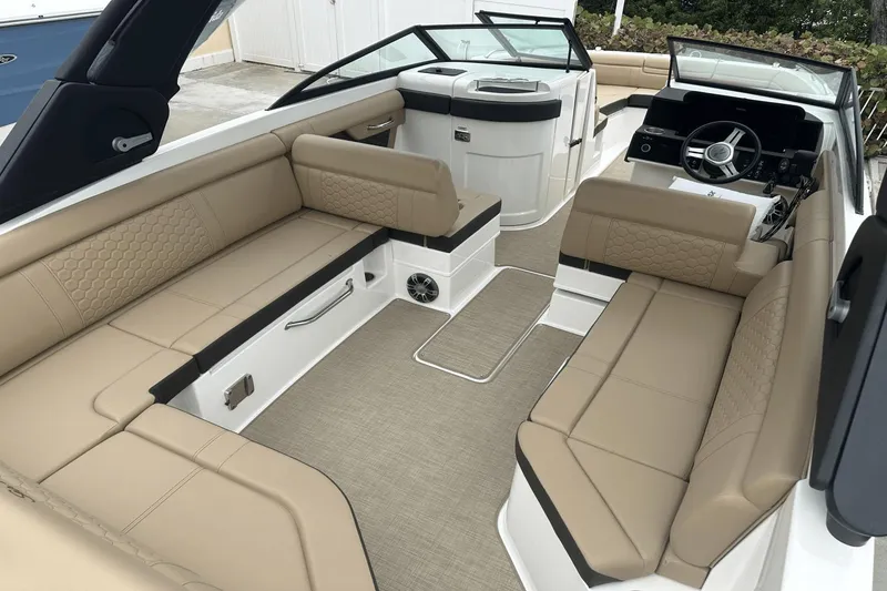 Slide: The Image of Sea Ray 270 SDX OB 2022 - 15