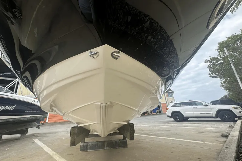 Slide: The Image of Sea Ray 270 SDX OB 2022 - 3