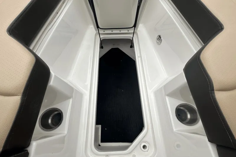 Slide: The Image of Sea Ray 270 SDX OB 2022 - 30
