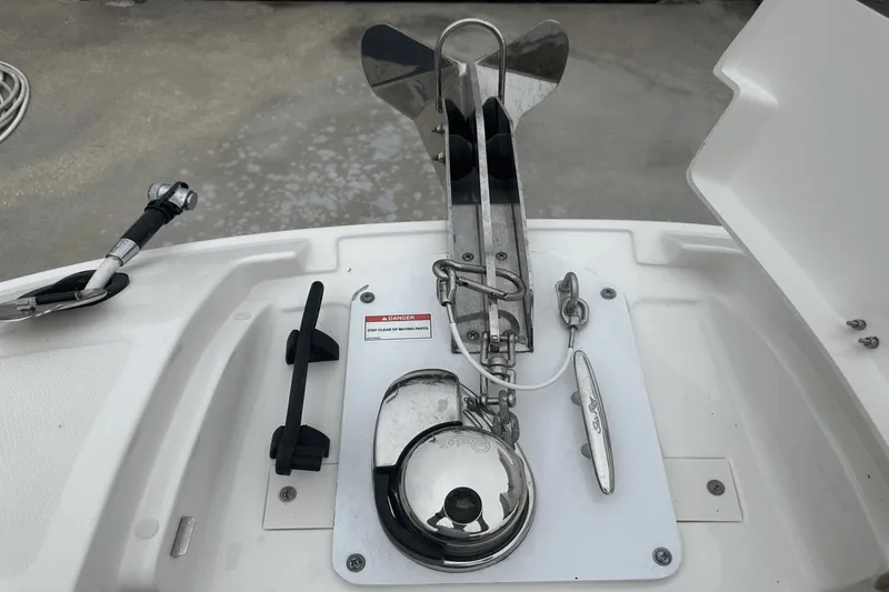 Slide: The Image of Sea Ray 270 SDX OB 2022 - 35