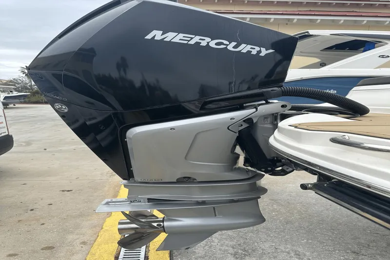 Slide: The Image of Sea Ray 270 SDX OB 2022 - 5
