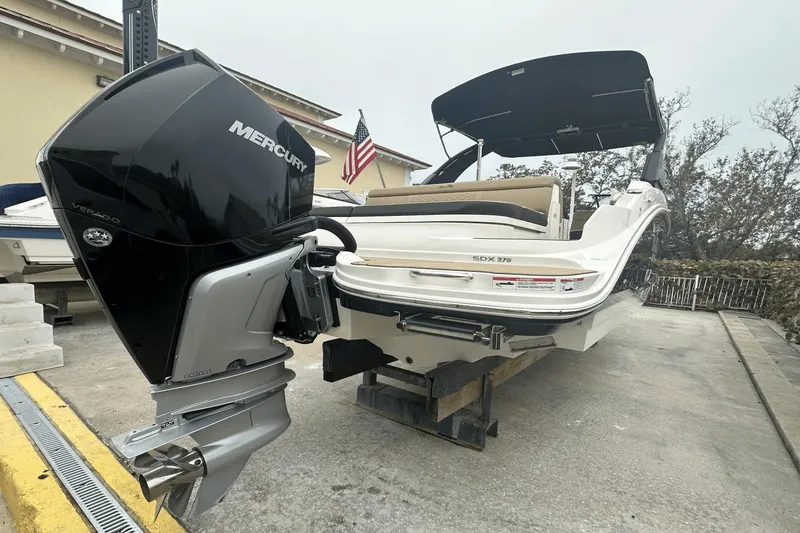 Slide: The Image of Sea Ray 270 SDX OB 2022 - 6