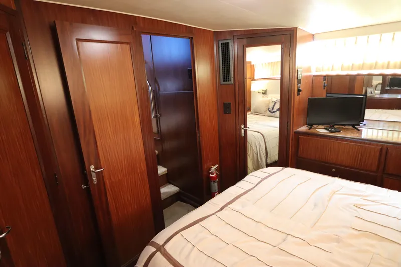 Slide: The Image of Hatteras 40 Double Cabin 1990 - 50