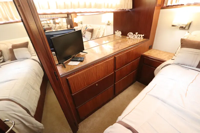 Slide: The Image of Hatteras 40 Double Cabin 1990 - 53
